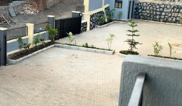 Brand new Apartments in Bunga , beautiful location selling per block , monthly income = 10m ugx, with private mailo title - Image 4