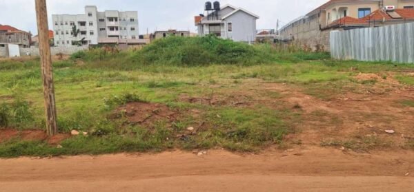 30 decimals commercial plot for sale in kira private mailo