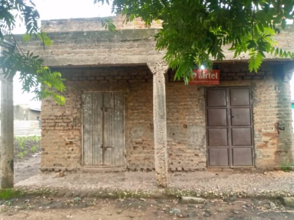 50x100 Land in Hima town council - Near the highway and in busy area - Six rooms - Inside is plastered and floor cemented - Electricity and water available - Image 8